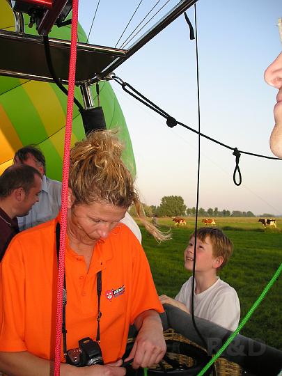 Ballonvlucht 24 mei 2007 (29).JPG